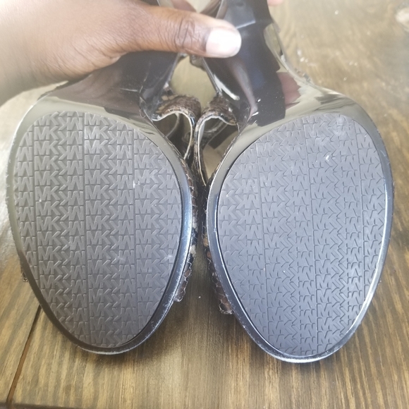 Authentic Michael Kors Berkley T Strap High Sandal - Picture 4 of 4